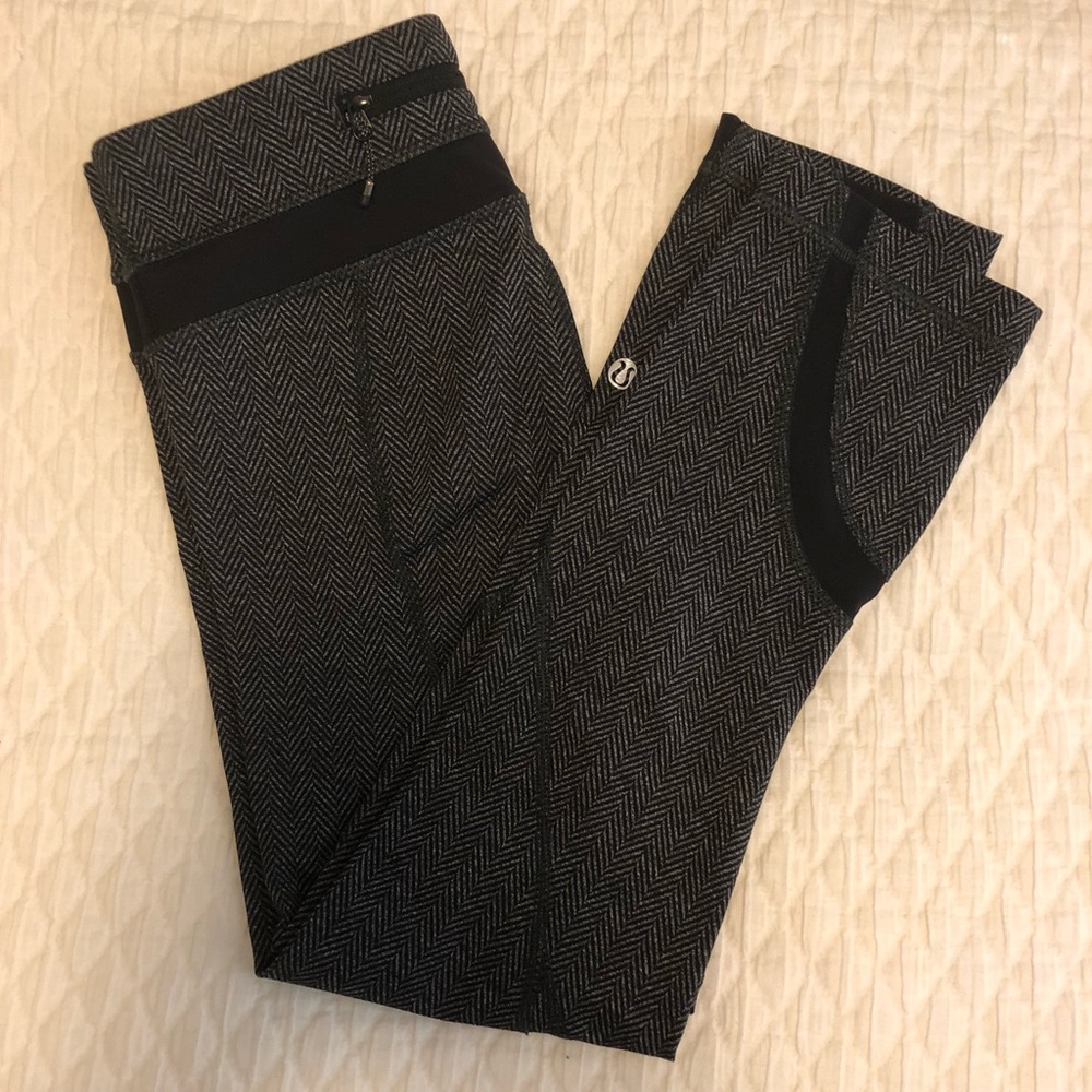 Lululemon size 4 Herringbone Inspire Crop